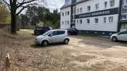 DDR-Wohnblock saniert: Parkplatznot in Granzow trotz Neubaukomfort