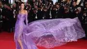 Demi Moore glänzt in Cannes: Fliederfarbenes Traumkleid mit XXL-Schleppe