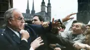 Die Schande von Halle: Eier-Attacke auf Einheitskanzler Kohl 1991