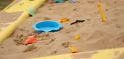 Dreijähriger stirbt nach Unfall im Sandkasten in Niedersachsen