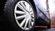 Dreister Diebstahl im Autohaus: Unbekannte stehlen Autoreifen in Dessau-Roßlau