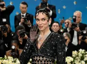 Dua Lipa verklagt Samsung: 15 Millionen Dollar Schadenersatz gefordert