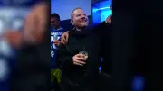 Ed Sheeran überrascht Ipswich-Kabine nach Aufstieg