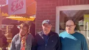 Eiscafé Hahn in Klueß feiert 33 Jahre Erfolg mit Softeis und Promi-Besuchen