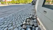 Erneuter Erdfall am Karlsplatz in Bernburg: Loch direkt am Kaufhaus