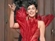 ESC-Auftakt: Sarah Engels in roter Flammenrobe – Sicherheit großgeschrieben