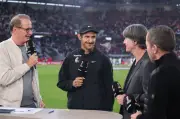 Europa-League-Finale: Schuster scherzt nach SC-Coup