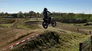 Faszination Motocross: Warum Fahrer den Kick suchen und Väter Ängste haben