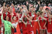 FC Bayern Frauen feiern Double: 4:0-Pokalsieg gegen Wolfsburg