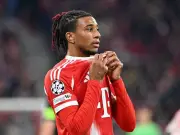 FC Bayern: Olise lüftet sein Trikot-Geheimnis und schwärmt vom Kragen
