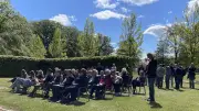 Feierstunde zum 8. Mai im Feldberger Kurpark mit Schülern