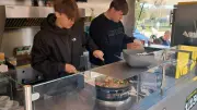 Foodtruck Gastro Burner: Schüler kochen für die Zukunft
