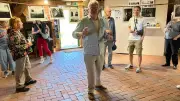 Foto-Ausstellung in Röbeler Windmühle begeistert 82 Gäste vor Eröffnung