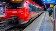 Frau schlägt Mann in S-Bahn mit Bratpfanne – 2,76 Promille