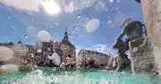 Freinachtsstreich: Fischbrunnen am Marienplatz schäumt über
