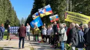 Friedensbündnis Neubrandenburg gedenkt toter Sowjetsoldaten am 8. Mai