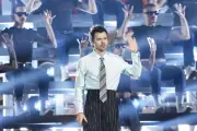 Harry Styles tanzt in Shorts durch Turnhalle in neuem Video