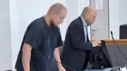 Hilfeschreie im Regionalzug: Bewaffneter Angreifer vor Gericht