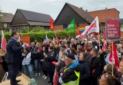 Hunderte protestieren gegen AfD-Bürgerdialog mit Maximilian Krah