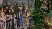 Indigenes Treffen: 20 Künstler in Templins Westernstadt