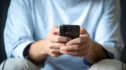 Jeder Zweite unter 30 schnüffelt heimlich im Handy des Partners