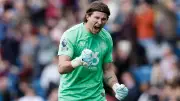 Jüngster deutscher Premier-League-Torwart: Max Weiß (21) debütiert für Burnley