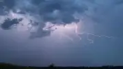 Kein Frühlingswetter: Regen und Gewitter im Nordosten