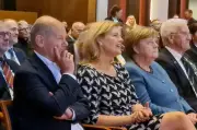 Kretschmanns Berlin-Abschied: Merkel, Scholz und Papst-Anekdote