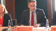 Land genehmigt Halles Haushalt unter harten Auflagen