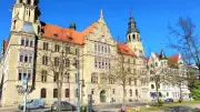 Machete unter Sofa: 40-Jähriger in Halle wegen Drogenhandels vor Gericht