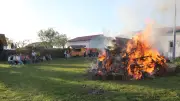 Maifeuer in Sternfeld: Feuerwehr und Feuerfüchse stärken die Gemeinschaft