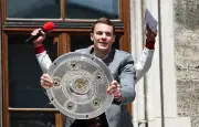 Manuel Neuer: Meisterschale, Vertrag bis 2027 und WM-Comeback?