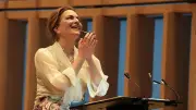 Martina Gedeck verzaubert in Herz-Jesu-Kirche mit leisen Tönen