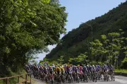 Massensturz überschattet Giro-Sprint in Neapel