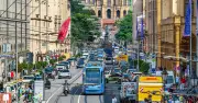 Maximilianstraße: Tramfahrer stoppt BMW-Drängler – Polizei ermittelt