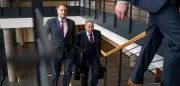 Medienanwalt Höcker: Professor-Titel in Gefahr – er wehrt sich