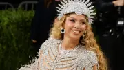 Met Gala 2026: Von Königin bis Marmorstatue – Outfit-Highlights