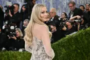 Met-Gala: Lindsey Vonn feiert Comeback mit Gehstock und Glitzer