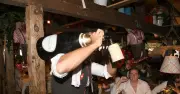 Münchner Stadtrat verbietet Champagner-Duschen auf der Wiesn