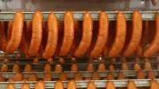 Mönkebude plant deftigen Höhepunkt: Bockwurst-Wettessen am Herrentag