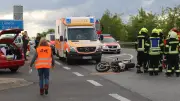 Motorrad kracht in Auto: B110 bei Jarmen nach Unfall gesperrt