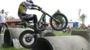 Motorrad-Trial in Bobitz: Betonröhren und steile Hänge fordern Artisten heraus