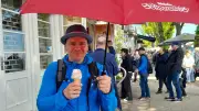 Möwen-Alarm in Warnemünde: So schützen sich Urlauber vor Fischbrötchen-Dieben
