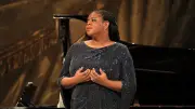 Natalie Lewis: Opernnachwuchs trifft auf Star-Dirigent Jurowski