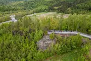 Neue Aussichtsplattform im Erzgebirge zeigt Bergbau-Folgen