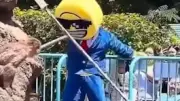 Panik im Affengehege: Besucher klettert zu Makaken in Japan
