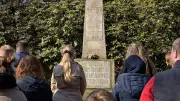 Parchimer Azubis pflegen sowjetischen Ehrenfriedhof zum 81. Jahrestag