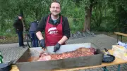 Pensiner Dorfklub „Bi de Fähr“ feiert mit Wildschwein und Lagerfeuer