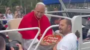 Pizza alla Papa: Leo XIV. stoppt Papamobil für Spezialkreation
