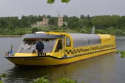 Potsdams Wassertaxi fährt wieder: Vorbei an Schlössern und Brücken